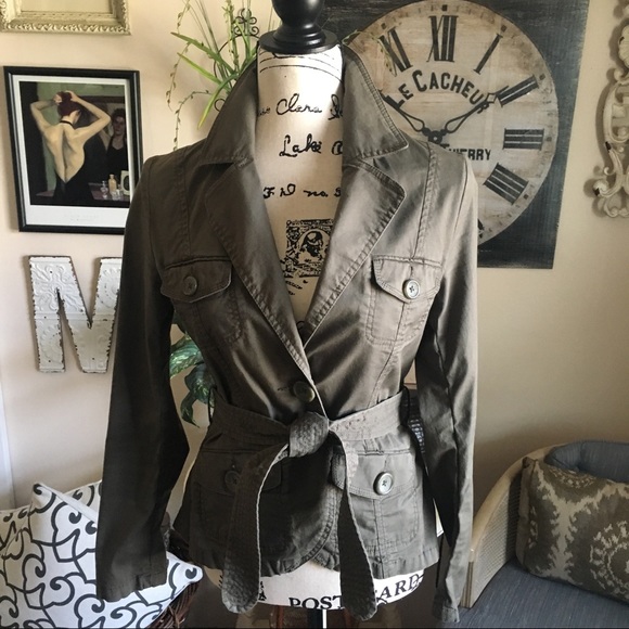 H&M Jackets & Blazers - H&M cropped jacket.